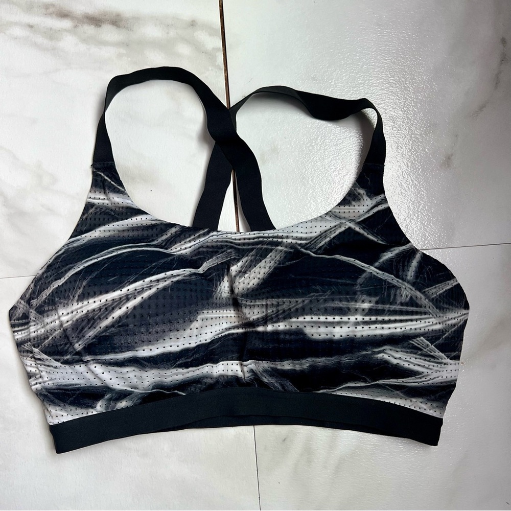 Victoria secret victoria sport lightweight sports bra black white 36DD
